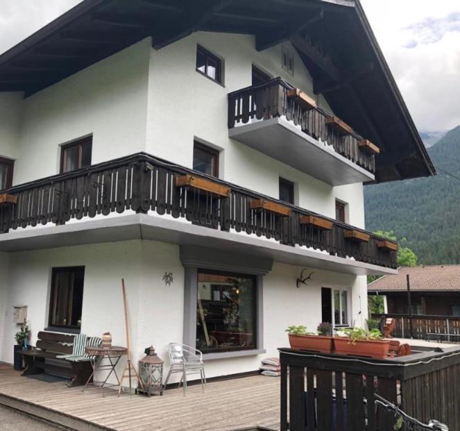 Gastehaus Schmitt Hotel Lähn Exterior foto